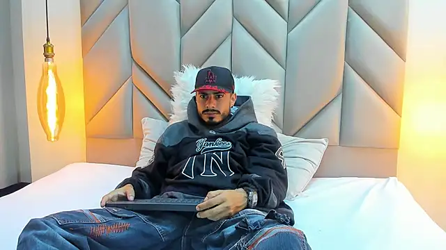 Snapshot of MatthewCullen chatting on February 10, 2026, 5:22 am MatthewCullen online show from February 10, 2026, 5:22 am