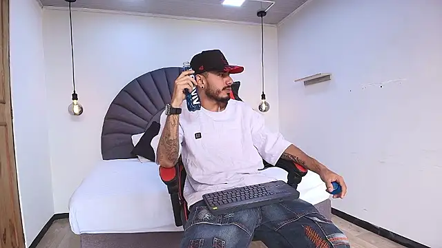 Snapshot of MatthewCullen chatting on February 10, 2026, 6:45 pm MatthewCullen online show from February 10, 2026, 6:45 pm