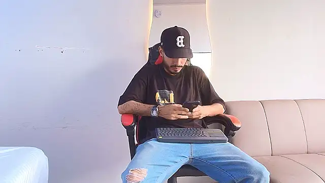 Snapshot of MatthewCullen chatting on February 11, 2026, 7:52 pm MatthewCullen online show from February 11, 2026, 7:52 pm