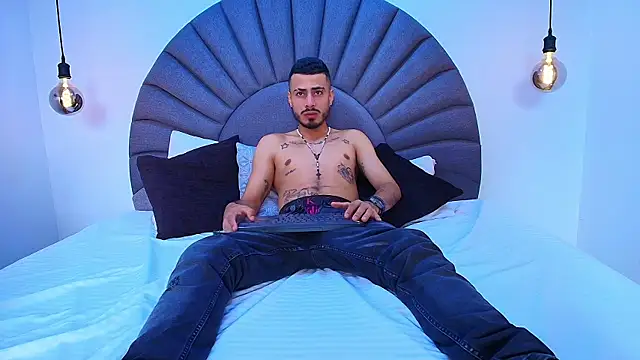 Snapshot of MatthewCullen chatting on February 15, 2026, 8:27 pm MatthewCullen online show from February 15, 2026, 8:27 pm