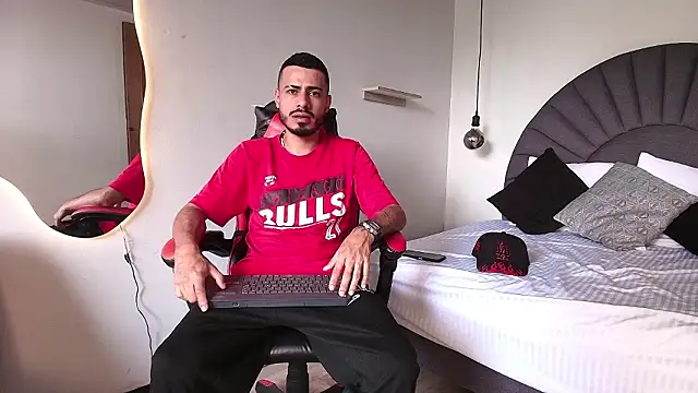 Snapshot of MatthewCullen chatting on February 17, 2026, 8:04 pm MatthewCullen online show from February 17, 2026, 8:04 pm