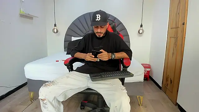 Snapshot of MatthewCullen chatting on February 18, 2026, 9:55 pm MatthewCullen online show from February 18, 2026, 9:55 pm