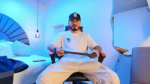 Snapshot of MatthewCullen chatting on March 1, 2026, 2:35 am MatthewCullen online show from March 1, 2026, 2:35 am