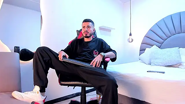 Snapshot of MatthewCullen chatting on March 4, 2026, 5:46 am MatthewCullen online show from March 4, 2026, 5:46 am