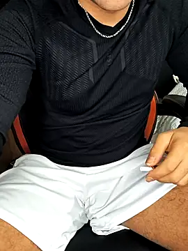 Snapshot of Alpaperve chatting on December 4, 2025, 11:13 pm Alpaperve online show from December 4, 2025, 11:13 pm