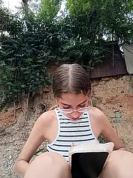 Vanneskk online show from February 15, 2026, 2:58 pm