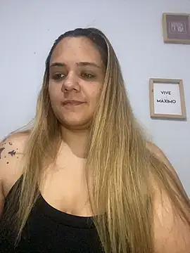 LoreinnFox online show from April 8, 2026, 3:50 am