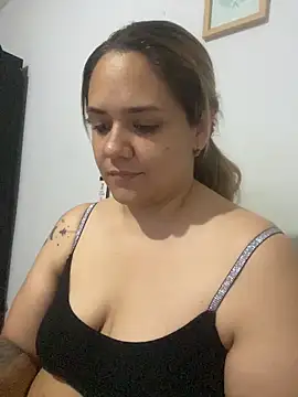 LoreinnFox online show from April 13, 2026, 6:52 am