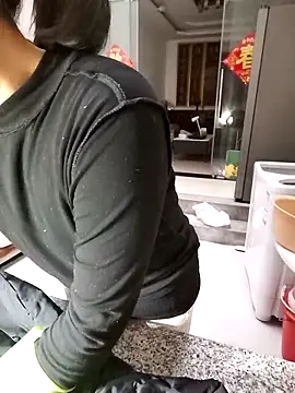 Snapshot of mimi2052 chatting on December 18, 2025, 12:27 am mimi2052 online show from December 18, 2025, 12:27 am