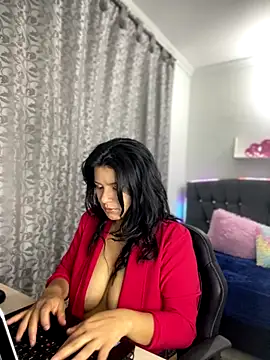 Snapshot of CATHA_EF chatting on December 4, 2025, 7:33 pm CATHA EF online show from December 4, 2025, 7:33 pm