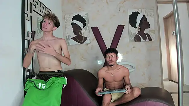 COUPLES BOYS online show from May 28, 2026, 7:22 pm