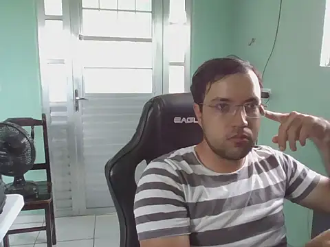 Snapshot of Silvakkfitk chatting on December 16, 2025, 5:18 pm Silvakkfitk online show from December 16, 2025, 5:18 pm