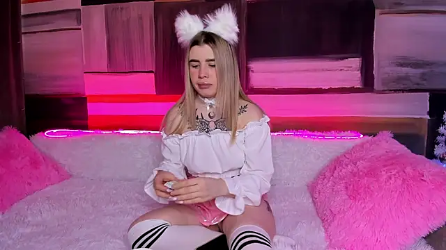 Malia1Taylor online show from December 17, 2025, 7:25 am