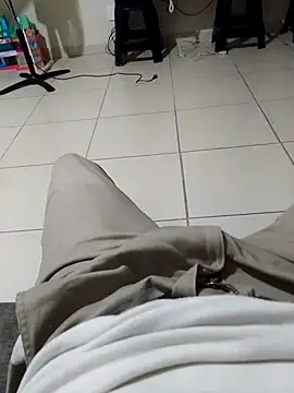 cristian112090 online show from September 27, 2025, 3:33 am