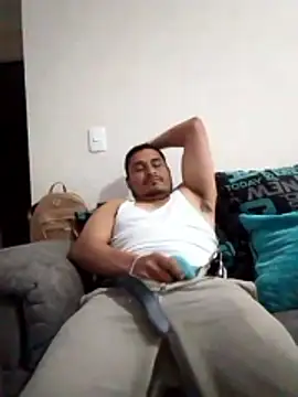 Snapshot of cristian112090 chatting on February 5, 2026, 11:53 pm cristian112090 online show from February 5, 2026, 11:53 pm