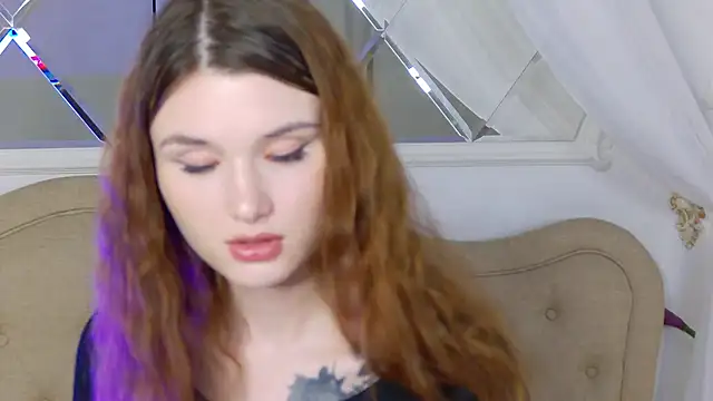 CrystalBrooks online show from November 30, 2025, 4:55 pm