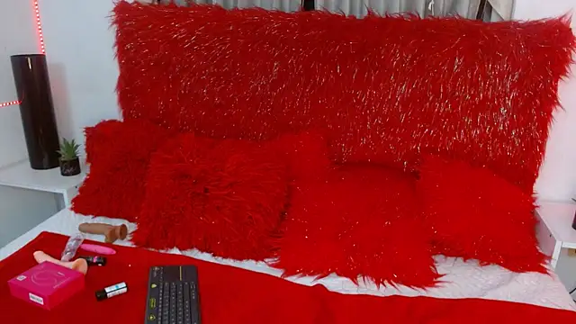 Snapshot of Valery_Roussee01 chatting on December 13, 2025, 8:25 pm Valery Roussee01 online show from December 13, 2025, 8:25 pm