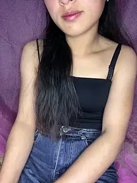 Snapshot of Mayli2x chatting on December 15, 2025, 12:53 pm Mayli2x online show from December 15, 2025, 12:53 pm