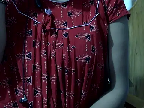 Snapshot of Hot_Princess2000 chatting on December 4, 2025, 7:06 am Hot Princess2000 online show from December 4, 2025, 7:06 am