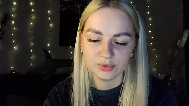 Snapshot of Whitehex666 chatting on December 4, 2025, 4:38 pm Whitehex666 online show from December 4, 2025, 4:38 pm