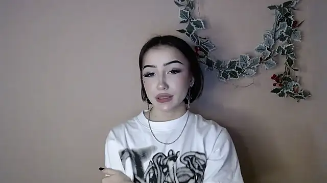 Snapshot of Sweeet_Sss chatting on December 16, 2025, 2:44 pm Sweeet Sss online show from December 16, 2025, 2:44 pm