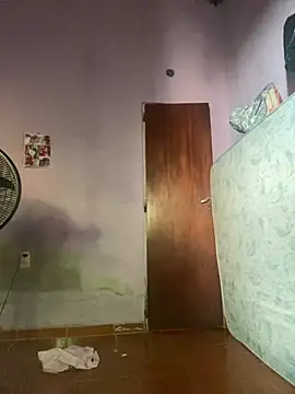 Snapshot of Quierolechiitaaa chatting on January 14, 2026, 8:36 pm Quierolechiitaaa online show from January 14, 2026, 8:36 pm