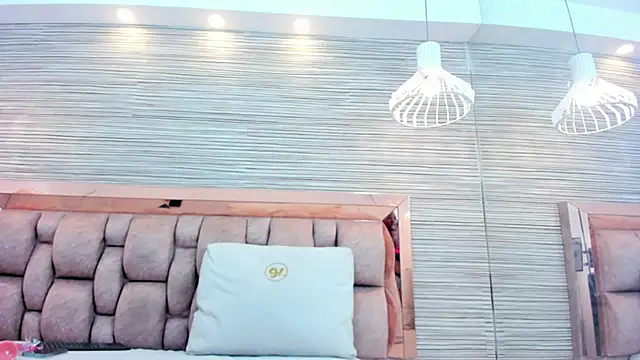 Snapshot of claire_bonny chatting on November 29, 2025, 6:44 pm claire bonny online show from November 29, 2025, 6:44 pm