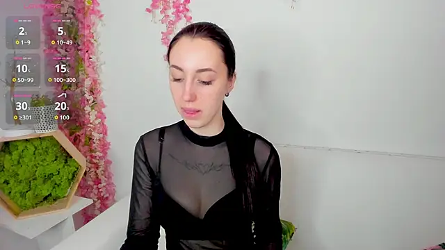 Snapshot of Miss__Linn chatting on February 13, 2026, 12:23 pm Miss Linn online show from February 13, 2026, 12:23 pm