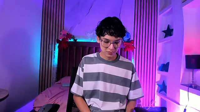 Snapshot of SthepanodiMonaco chatting on December 13, 2025, 7:53 pm SthepanodiMonaco online show from December 13, 2025, 7:53 pm