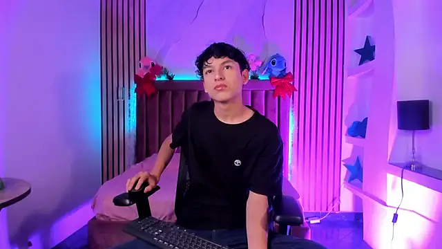 Snapshot of SthepanodiMonaco chatting on December 15, 2025, 7:40 pm SthepanodiMonaco online show from December 15, 2025, 7:40 pm