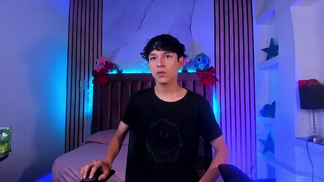 Snapshot of SthepanodiMonaco chatting on December 17, 2025, 7:53 pm SthepanodiMonaco online show from December 17, 2025, 7:53 pm