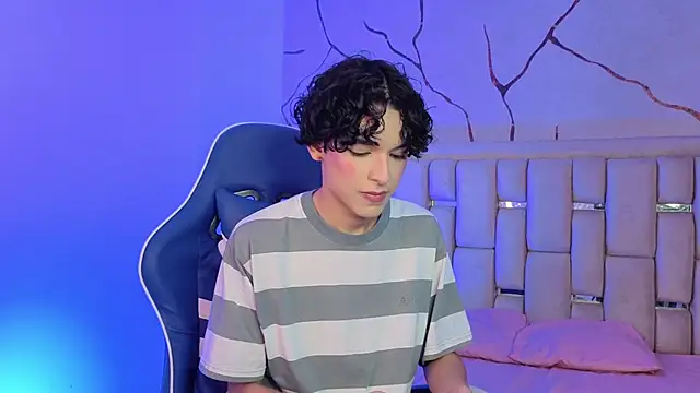 Snapshot of SthepanodiMonaco chatting on April 7, 2026, 3:18 am SthepanodiMonaco online show from April 7, 2026, 3:18 am