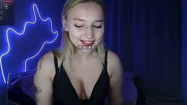 Snapshot of _K1ra_S1n_ chatting on December 2, 2025, 5:35 am K1ra S1n online show from December 2, 2025, 5:35 am