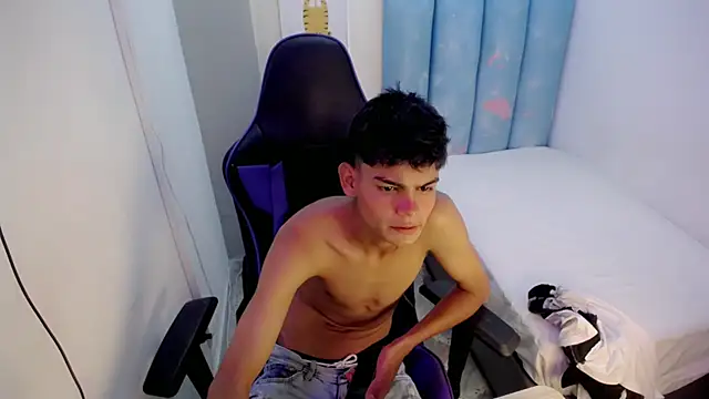 Snapshot of Lil_babyyy_ chatting on December 2, 2025, 3:45 am Lil babyyy online show from December 2, 2025, 3:45 am