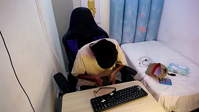 Snapshot of Lil_babyyy_ chatting on December 3, 2025, 2:52 am Lil babyyy online show from December 3, 2025, 2:52 am