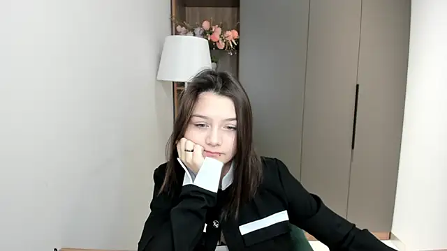 TabethaCaverly online show from December 3, 2025, 9:18 am