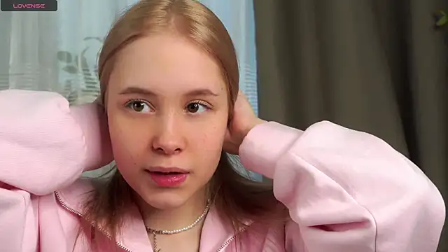 AunclreaVache online show from March 28, 2026, 10:59 am