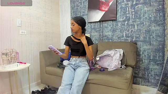 Snapshot of Brizza_H033 chatting on December 16, 2025, 9:09 pm Brizza H033 online show from December 16, 2025, 9:09 pm