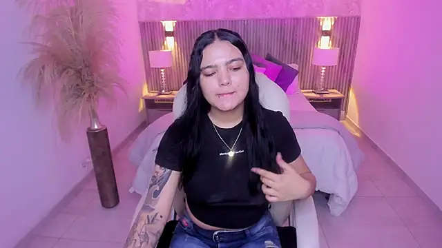 Allyson brown  online show from December 15, 2025, 8:02 pm