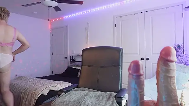 Snapshot of Mona_The_MILF chatting on December 3, 2025, 8:18 pm Mona The MILF online show from December 3, 2025, 8:18 pm