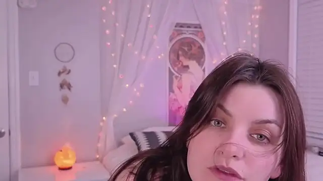 LysandraLace online show from March 23, 2026, 2:26 am