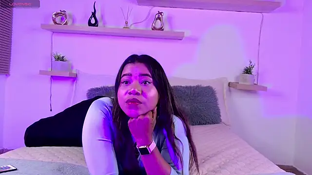 Lunaartistry online show from November 29, 2025, 2:58 am