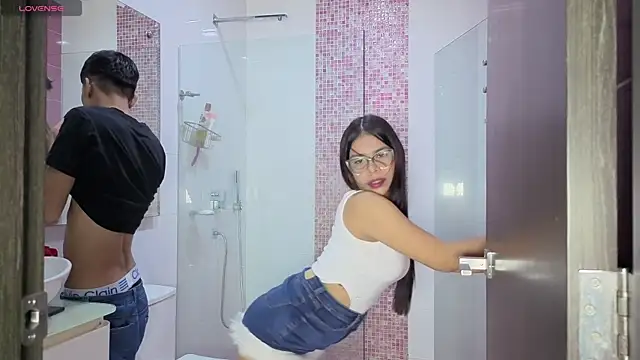 Snapshot of Katrina_hot1 chatting on December 15, 2025, 12:59 am Katrina hot1 online show from December 15, 2025, 12:59 am