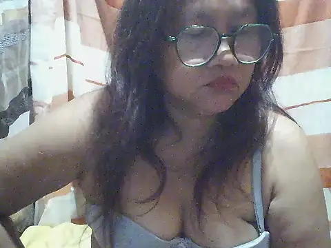 Snapshot of fireflower70 chatting on February 21, 2026, 12:17 pm fireflower70 online show from February 21, 2026, 12:17 pm