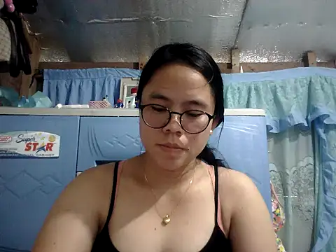 xxdreamgirl69 online show from June 26, 2026, 5:12 am