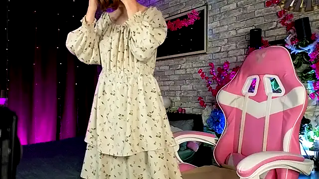 Snapshot of Mia_Mooore chatting on December 1, 2025, 2:11 pm Mia Mooore online show from December 1, 2025, 2:11 pm