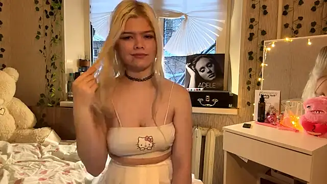 Snapshot of LouannHamad chatting on December 16, 2025, 11:48 am LouannHamad online show from December 16, 2025, 11:48 am