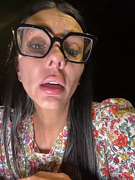 Snapshot of SofhiaTaylor chatting on February 3, 2026, 2:53 am SofhiaTaylor online show from February 3, 2026, 2:53 am