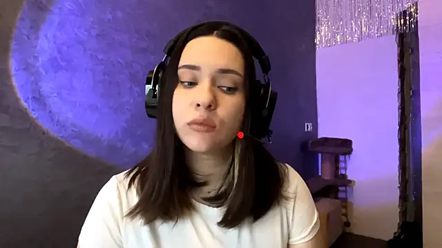 Snapshot of AngeliqueSulima chatting on December 16, 2025, 7:02 am AngeliqueSulima online show from December 16, 2025, 7:02 am