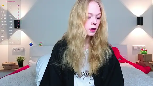 Snapshot of GhisllaineWestler chatting on February 15, 2026, 4:42 am GhisllaineWestler online show from February 15, 2026, 4:42 am